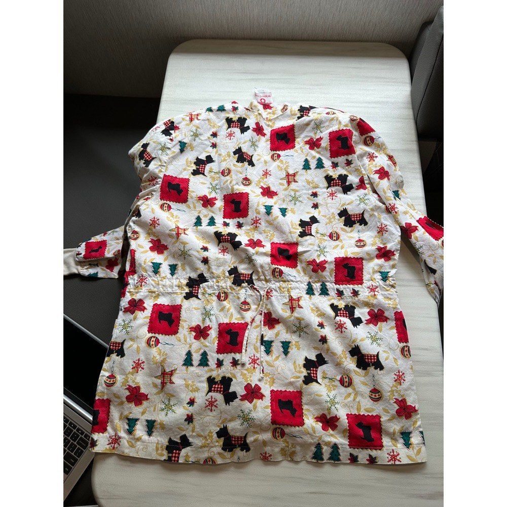 Lot of 4 Womens Holiday Scrub Tops Halloween Thanksgiving Christmas Sloths Med. - Picture 15 of 15